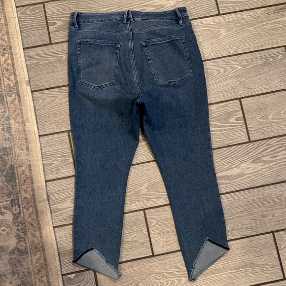 Good American Good Waist Crop Jeans Skinny Leg Tackled Hem Medium Wash Size 15 - Picture 7 of 7
